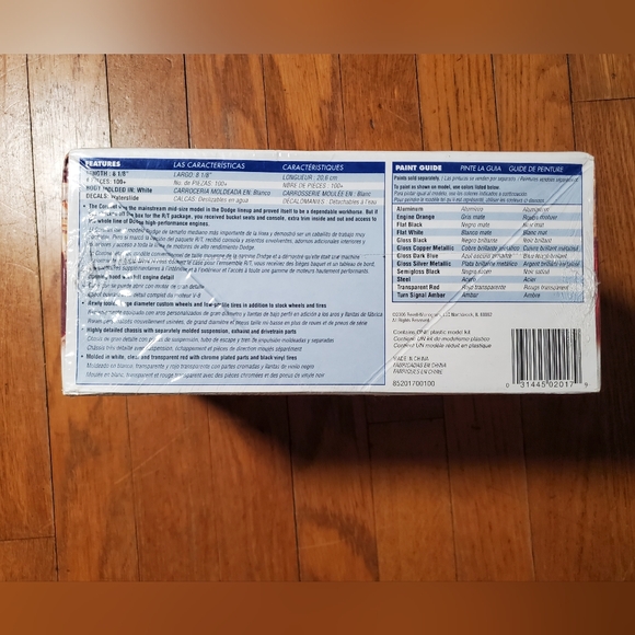 Revell '67 Dodge Coronet R/T Model Kit - Picture 4 of 7